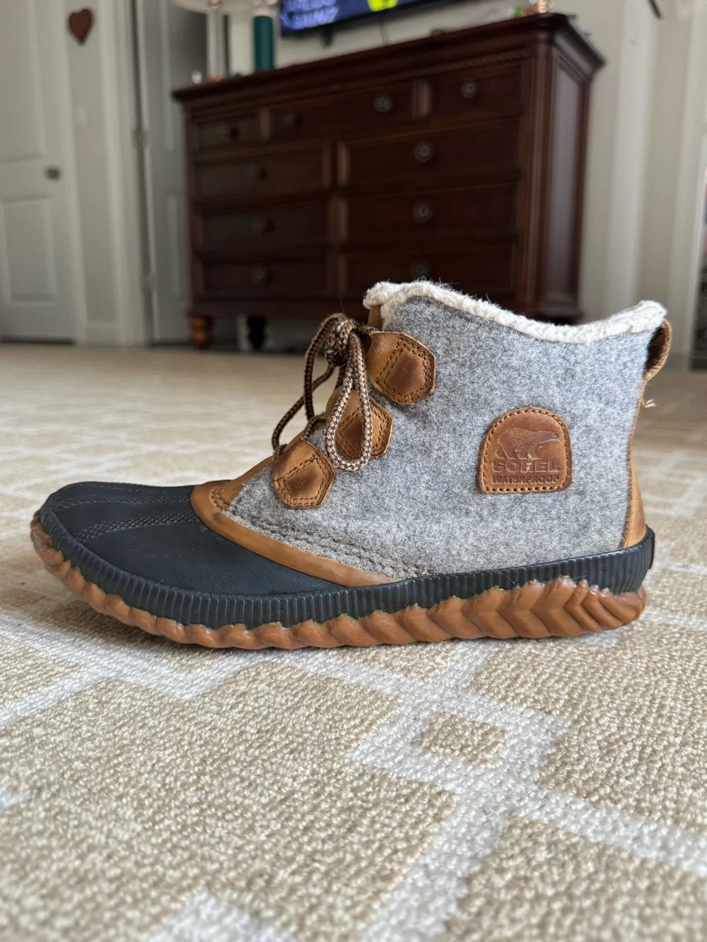 Sorel Out N About Plus Waterproof Felt Duck Boots Gray Tan Size 8.5